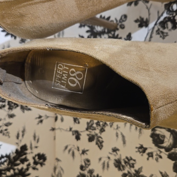 Speed limit 98. B31 - Picture 4 of 12